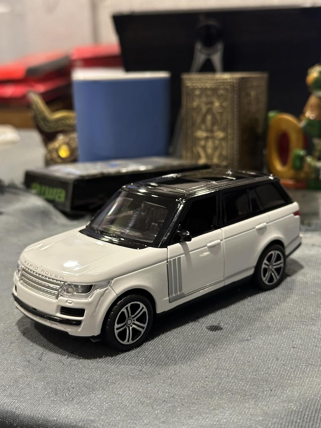 Range Rover 1:32 Diecast Metal Toy Car Sound Light Toy [3 Color Available Color Send]