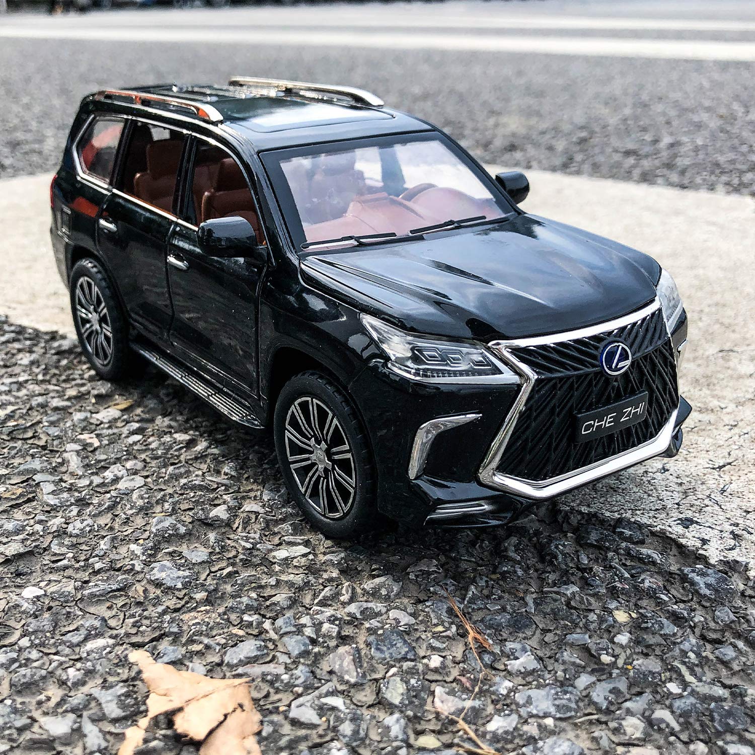 Lexus LX570 1:24 Diecast Metal Toy Car with Openable Door and Sound Light, Gifts Toys for Kids【 Multicolor 】